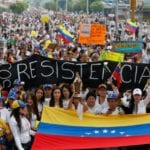 Al volante guida e basta
