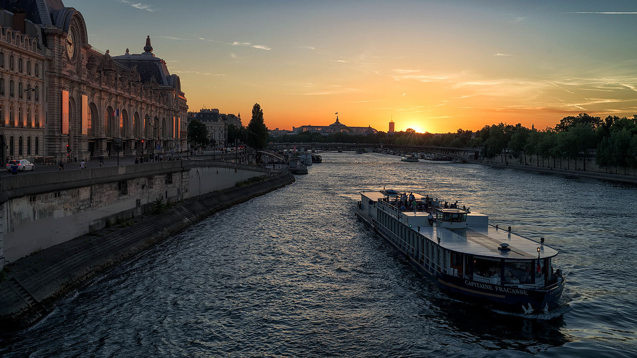 Sunset_on_the_Seine,_Paris_29_June_2015